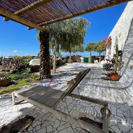 Ferienhaus Moises Art House *